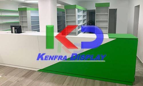 Módulos de farmacia con exhibición frontal: proyecto de farmacias equipado e instalado por Kenfra Display